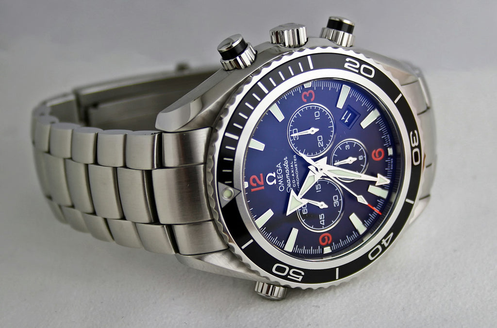 TEST IMAGE. Dress watch on leather.