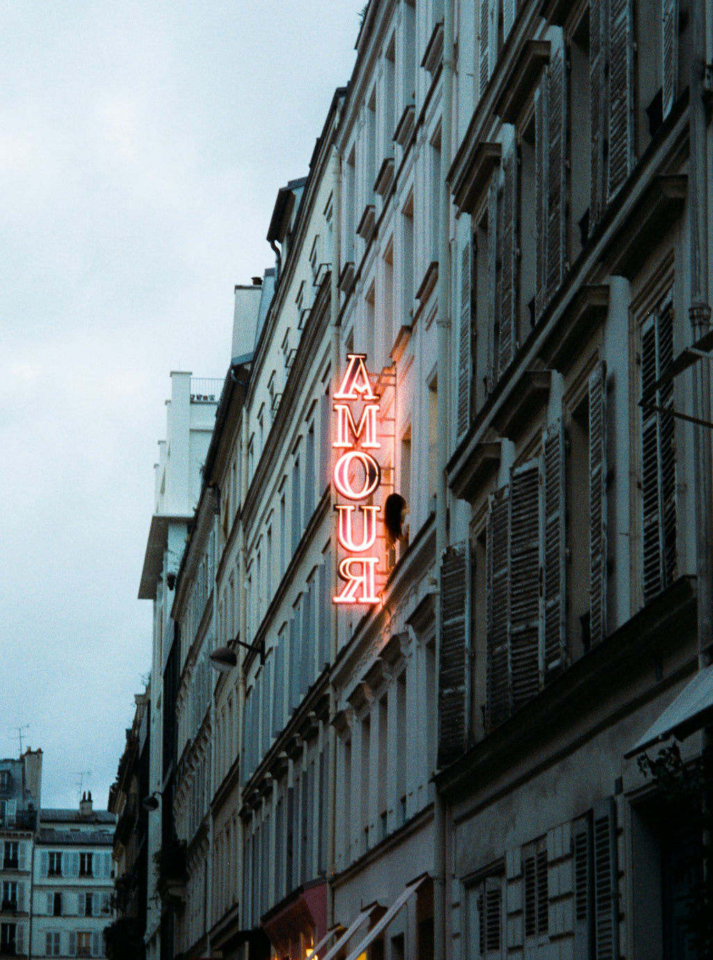 Example · Photo: Valentin Antonini · Unsplash
